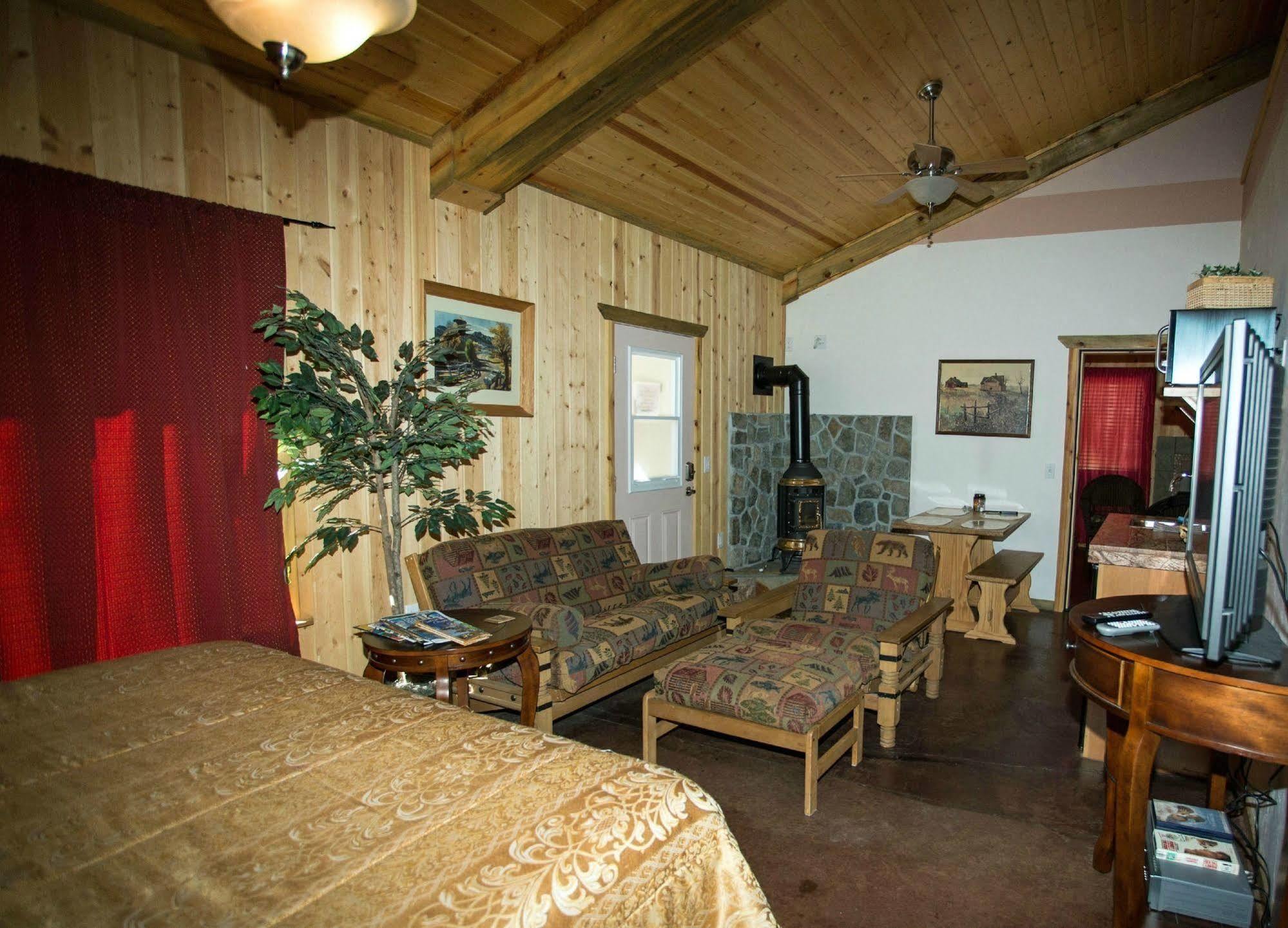 Diamondstone Guest Lodges La Pine Zewnętrze zdjęcie